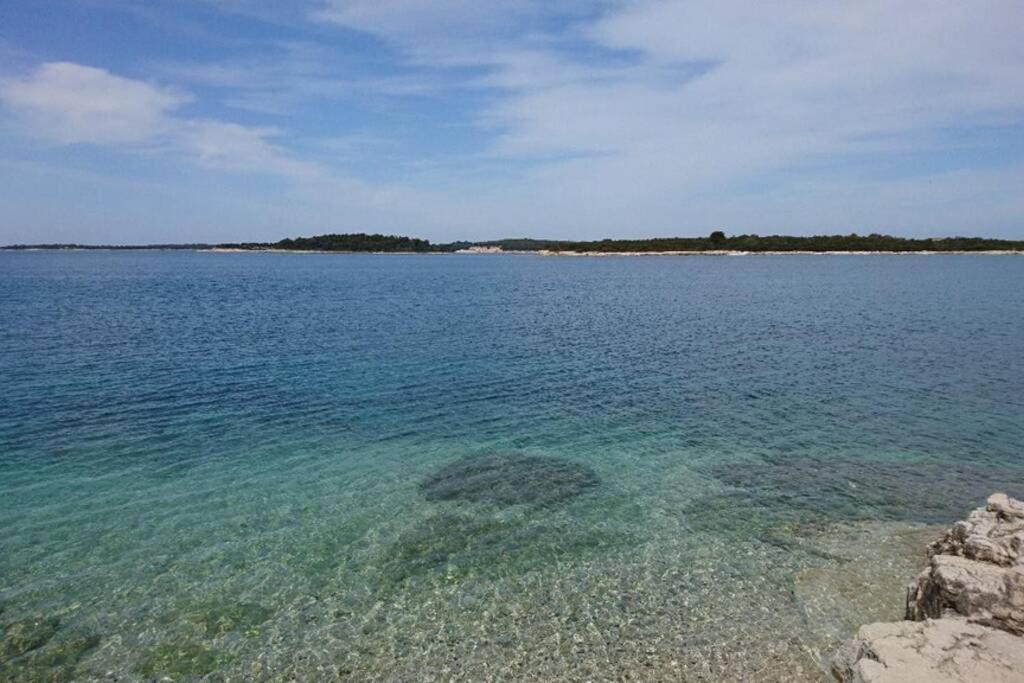 Apartment Vesna For 2, Free Parking And Wi-Fi Pola Esterno foto