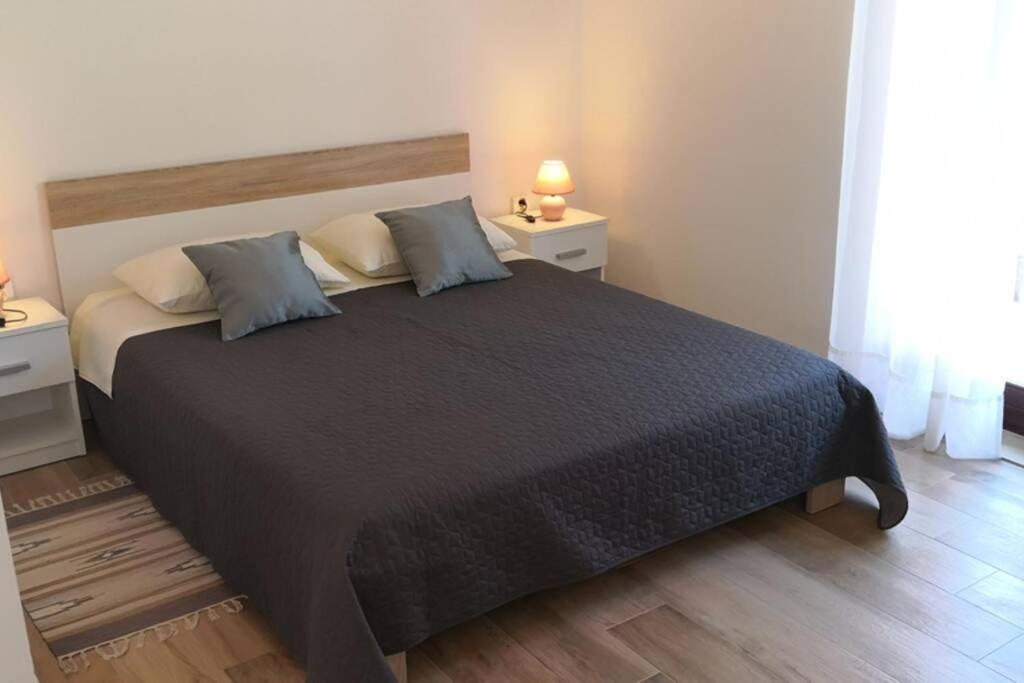 Apartment Vesna For 2, Free Parking And Wi-Fi Pola Esterno foto