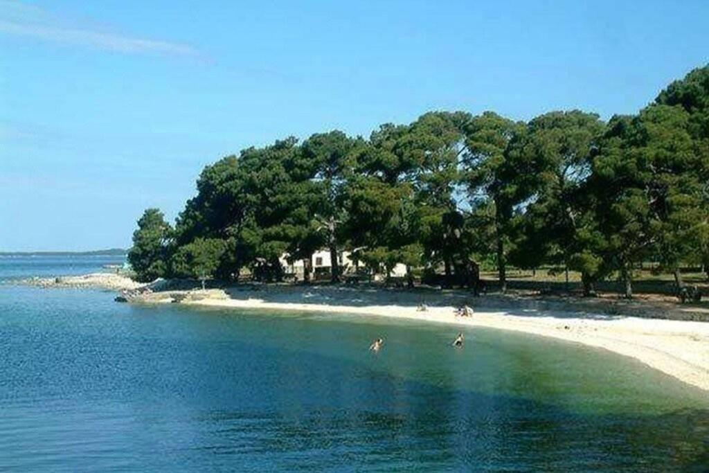 Apartment Vesna For 2, Free Parking And Wi-Fi Pola Esterno foto