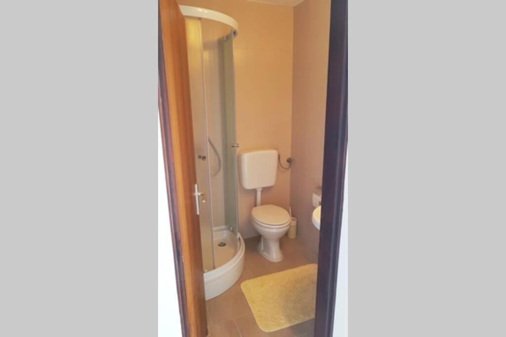 Apartment Vesna For 2, Free Parking And Wi-Fi Pola Esterno foto