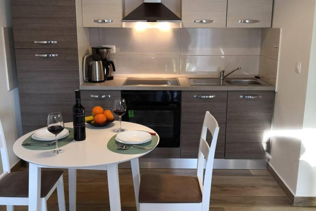 Apartment Vesna For 2, Free Parking And Wi-Fi Pola Esterno foto