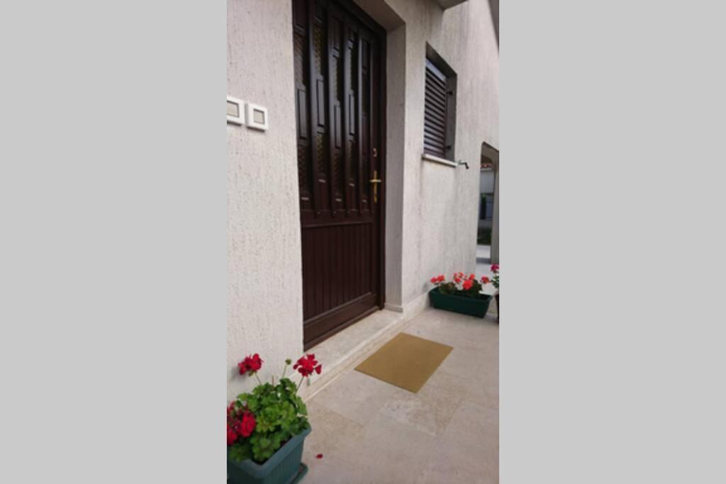 Apartment Vesna For 2, Free Parking And Wi-Fi Pola Esterno foto