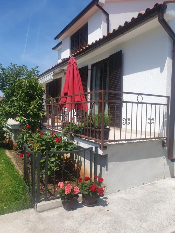Apartment Vesna For 2, Free Parking And Wi-Fi Pola Esterno foto